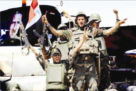 >  أفراد من الجيش السوري بعد تطهير (القصير)